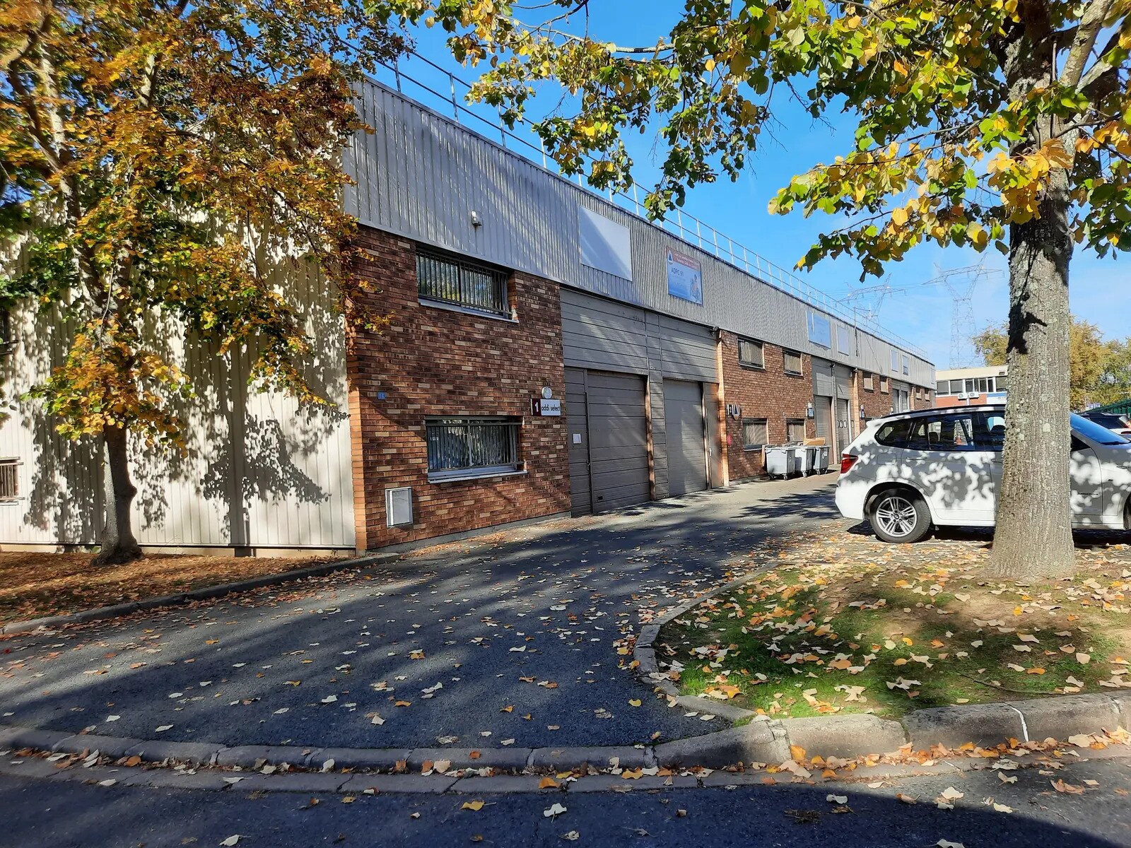 Flex in Lisses for lease Building Photo- Image 1 of 6