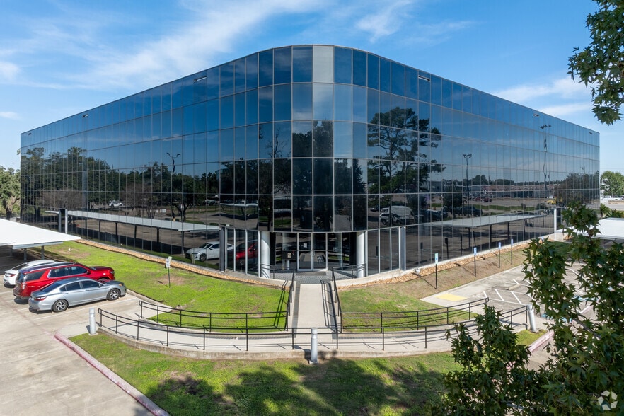 15425 North Fwy, Houston, TX for lease - Building Photo - Image 1 of 16