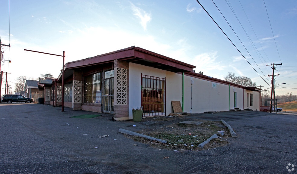 5455 Wilkinson Blvd, Charlotte, NC for lease - Building Photo - Image 2 of 4