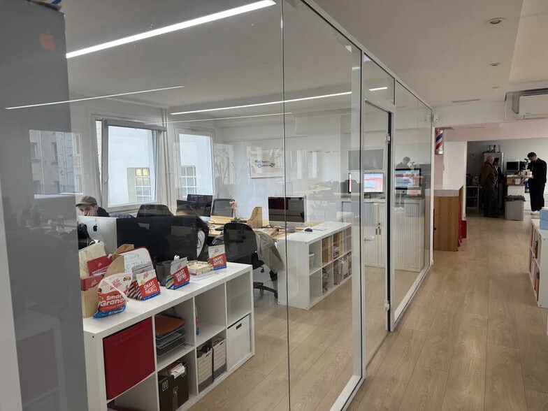 25 Rue De Ponthieu, Paris for lease - Interior Photo - Image 3 of 6