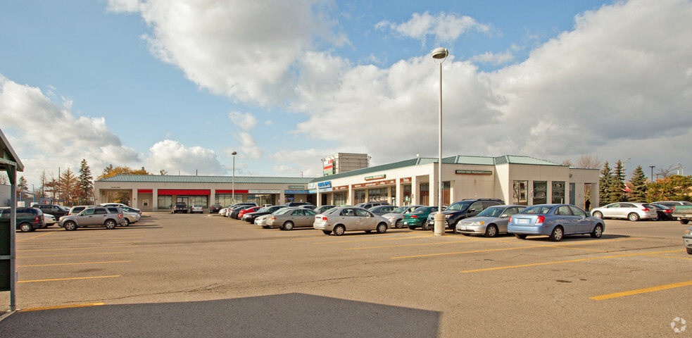 10909 Yonge St, Richmond Hill, ON for lease - Building Photo - Image 2 of 4