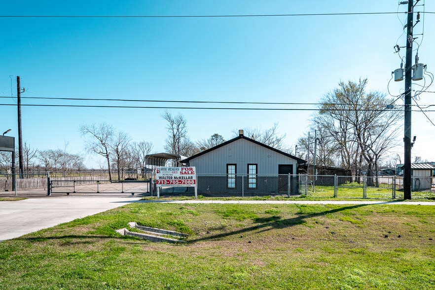 21014 FM 2100 Rd, Crosby, TX for sale - Building Photo - Image 1 of 24