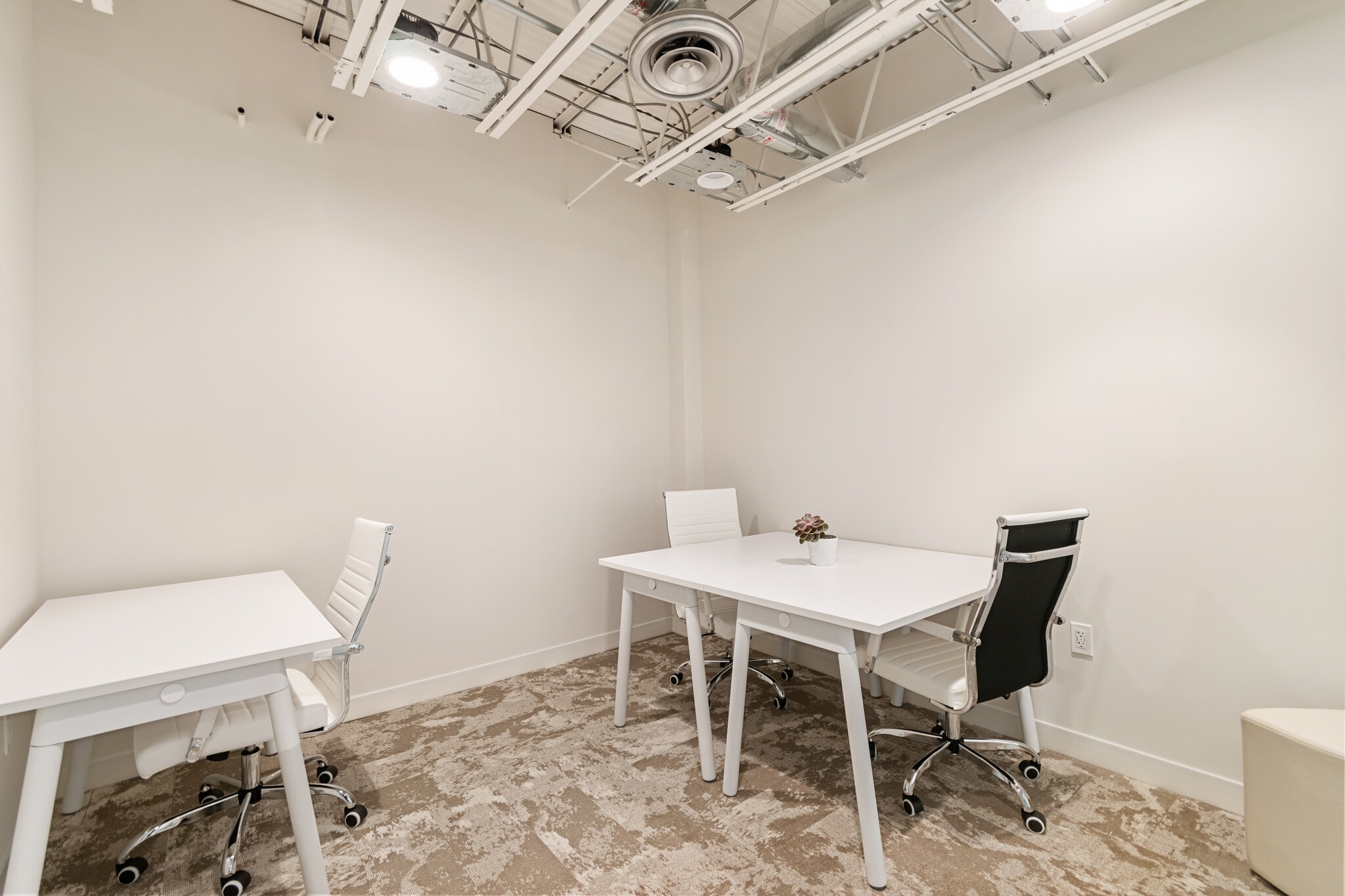 820 W 41st St, Miami Beach, FL for lease Interior Photo- Image 1 of 3