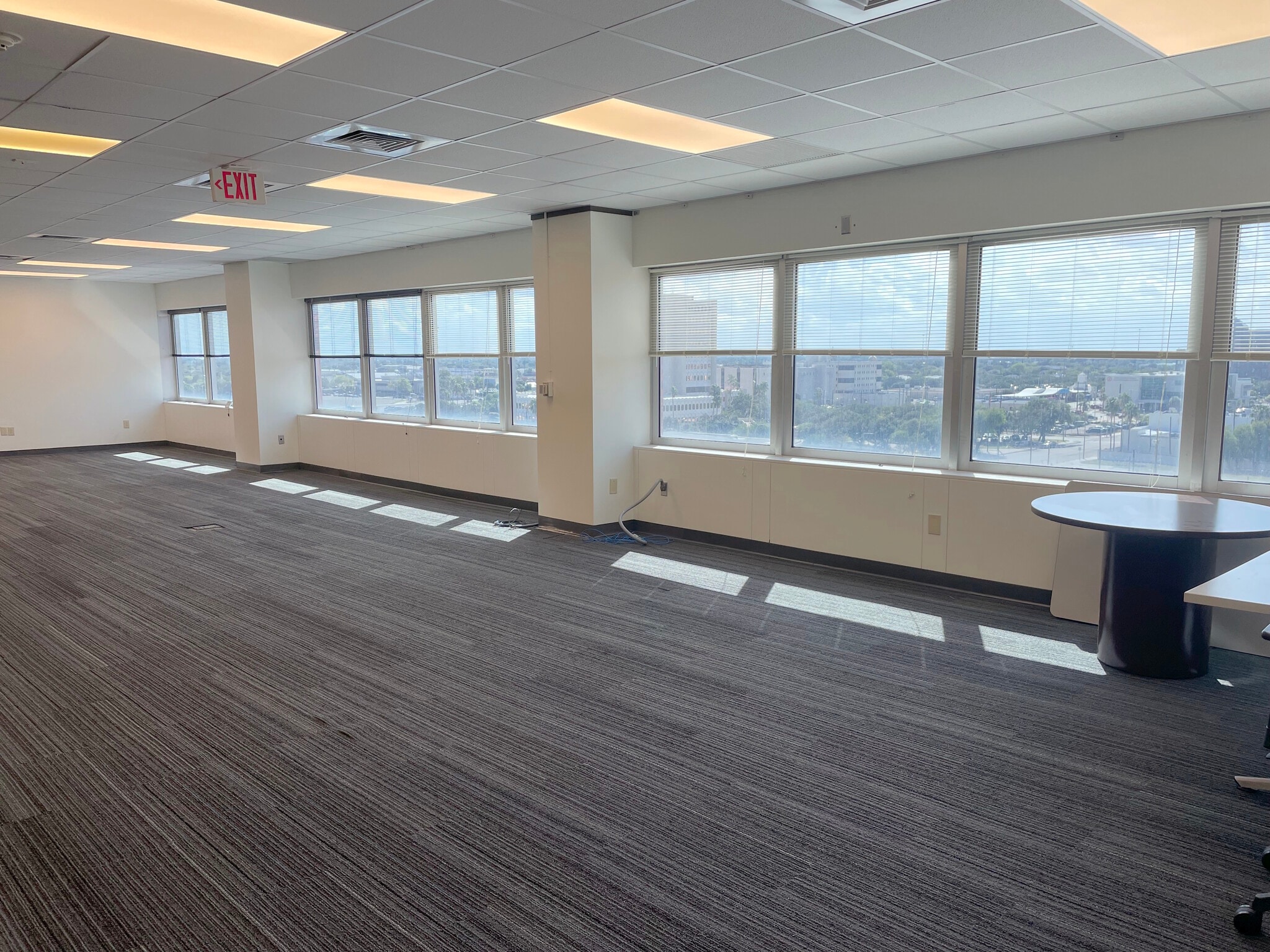 711 N Carancahua St, Corpus Christi, TX for lease Interior Photo- Image 1 of 4