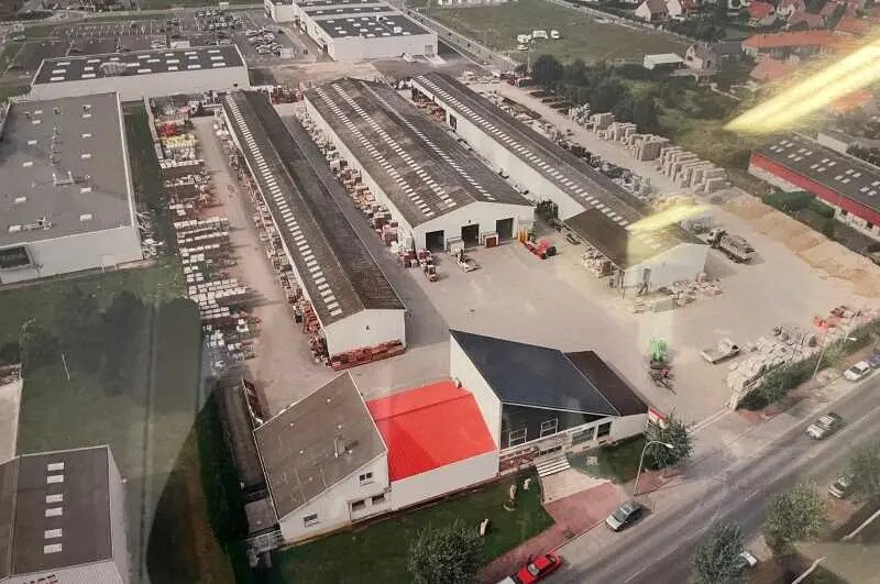 Flex in Chambry for lease Building Photo- Image 1 of 2