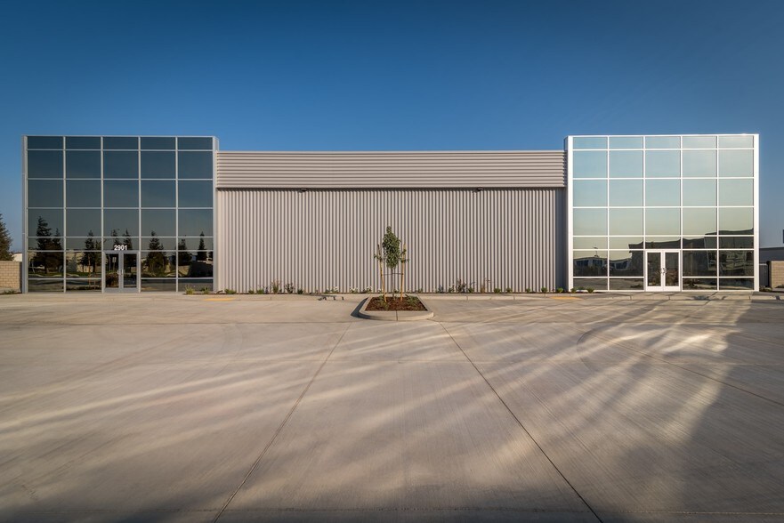 2901 Unicorn Rd, Bakersfield, CA for sale - Building Photo - Image 1 of 1