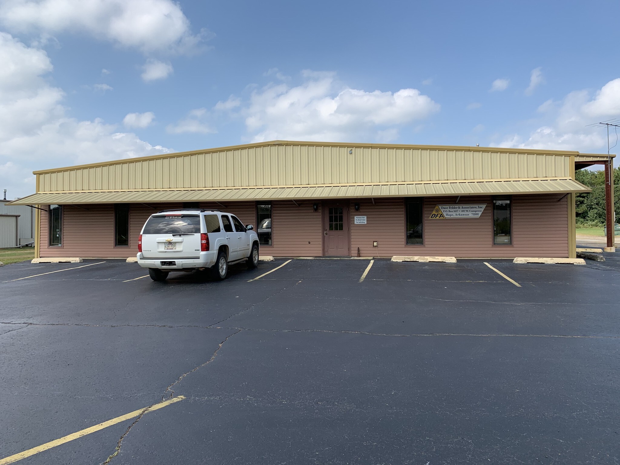 402 W Compress Rd, Hope, AR for sale Primary Photo- Image 1 of 1