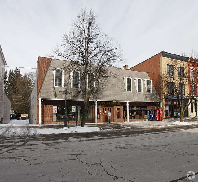 122-124 Main St, Cooperstown, NY for lease - Primary Photo - Image 1 of 3