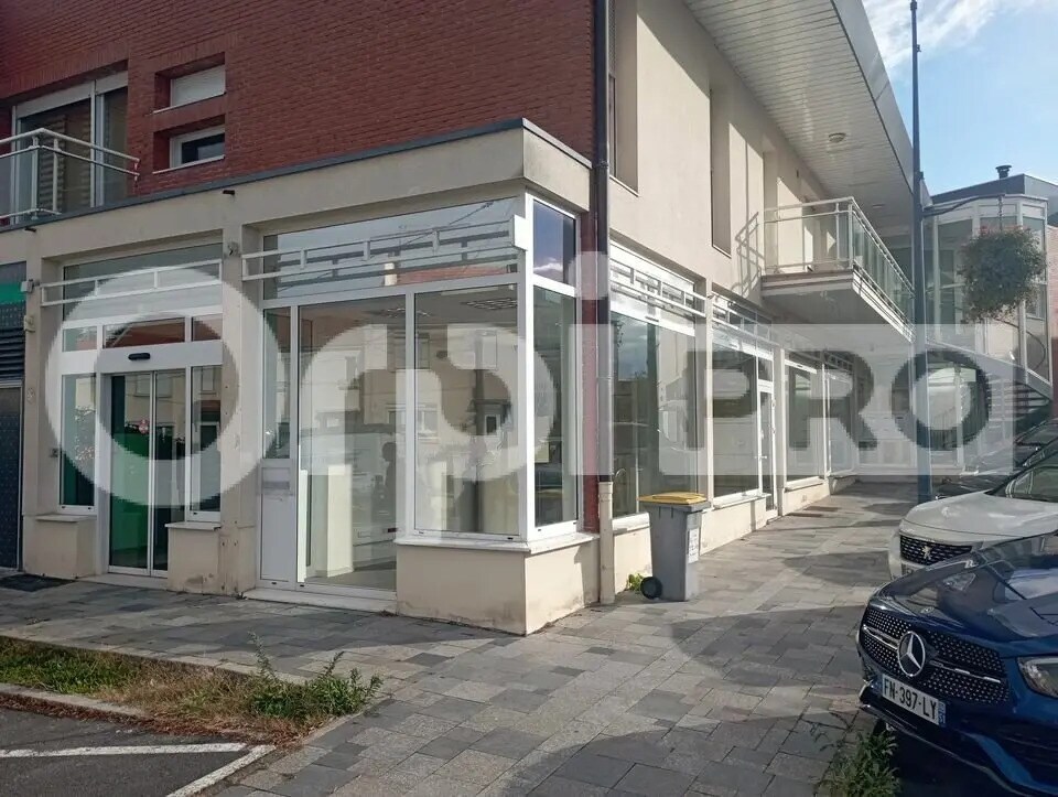Retail in Tinqueux for lease Building Photo- Image 1 of 7