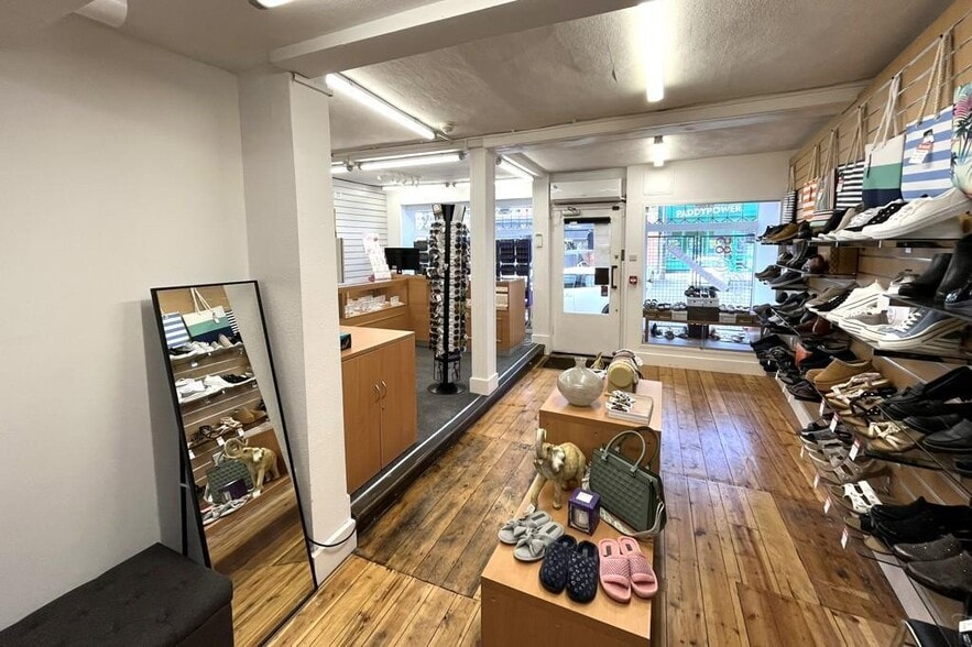 85 Newland St, Witham for lease - Interior Photo - Image 3 of 4