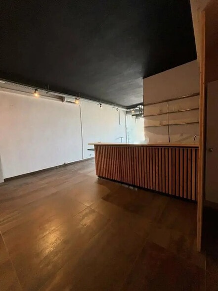 Retail in Antibes for lease - Building Photo - Image 2 of 6