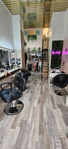 Retail in Nice for sale - Interior Photo - Image 1 of 4