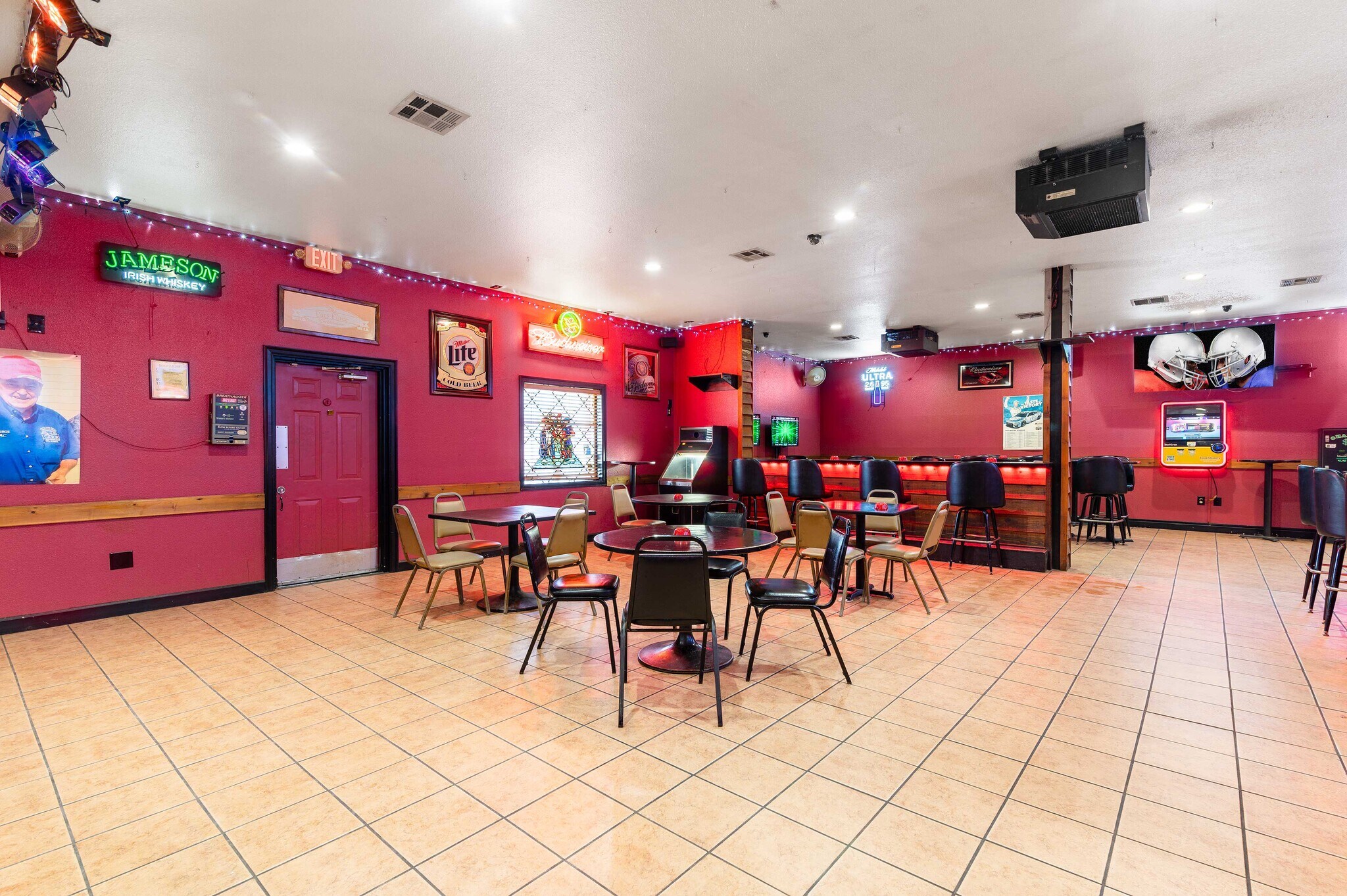 37640 Sr54, Zephyrhills, FL 33542 "PAT'S PLACE LOUNGE & PACKAGE