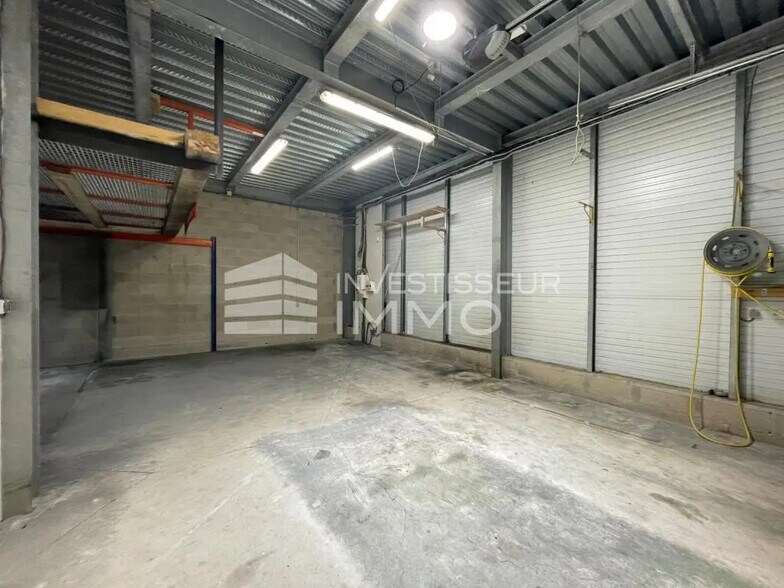 Office in Brie-Comte-Robert for lease - Interior Photo - Image 1 of 4