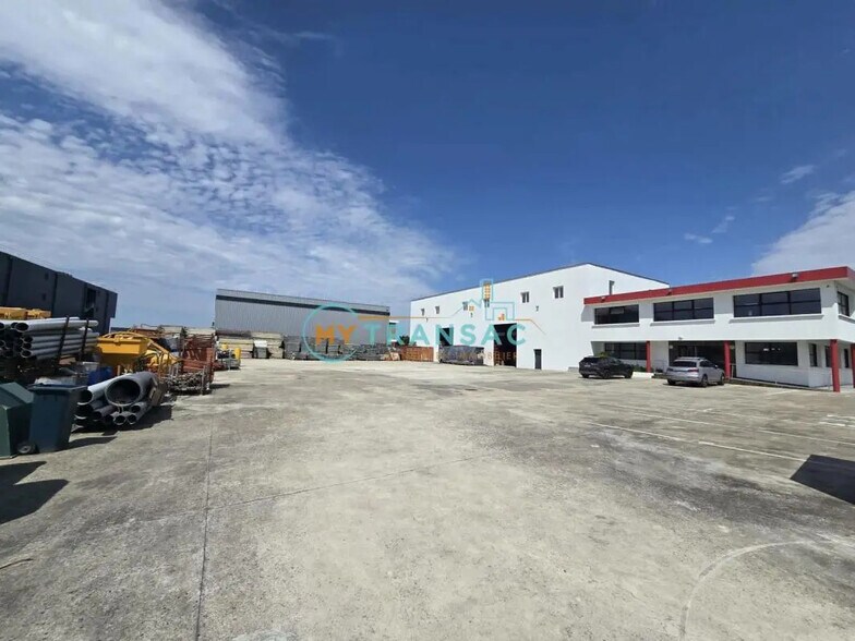 Flex in Bondoufle for sale - Building Photo - Image 1 of 18