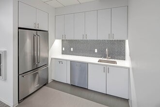 4365 Executive Dr, San Diego, CA for lease Interior Photo- Image 2 of 7