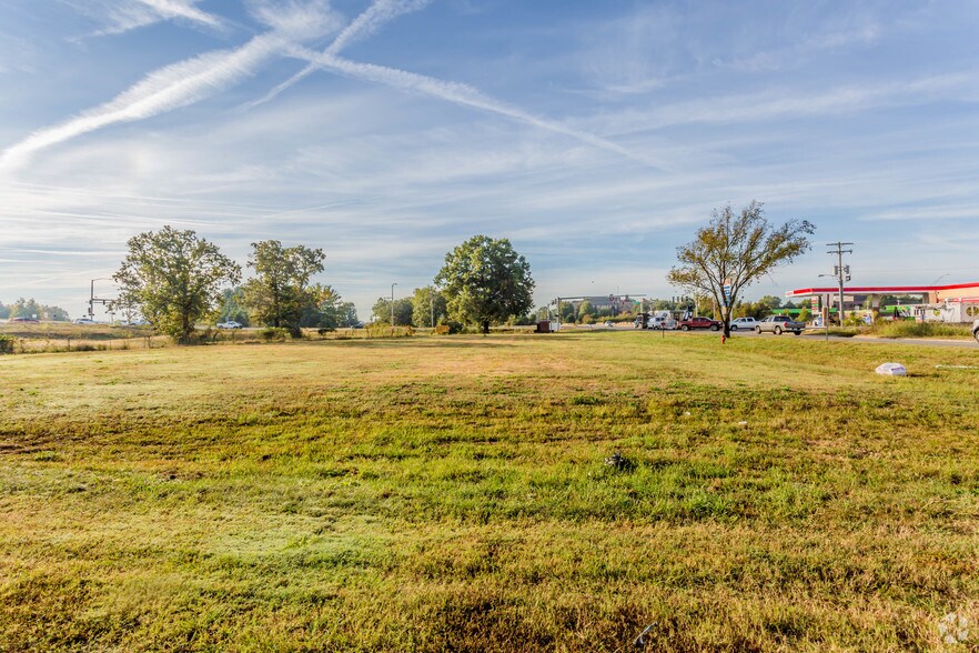 E. Dave Ward DR & Exchange Ave., Conway, AR for sale - Primary Photo - Image 1 of 1