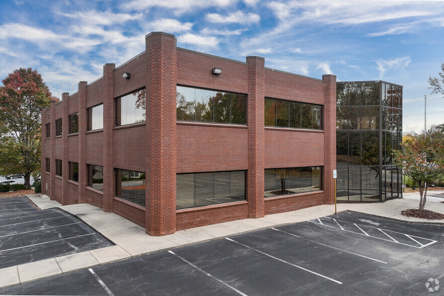 1321 Long St, High Point, NC for lease - Building Photo - Image 2 of 19