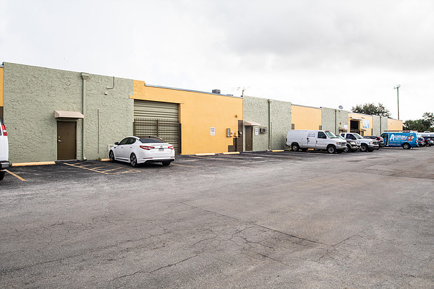 501-527 NE 190th St, Miami, FL for sale - Building Photo - Image 1 of 1