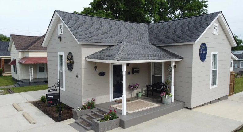 702 McKinley Ave NE, Huntsville, AL for sale - Primary Photo - Image 1 of 41