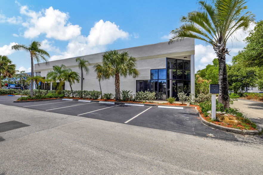 2891 NW 22nd Ter, Pompano Beach, FL for lease - Building Photo - Image 1 of 13