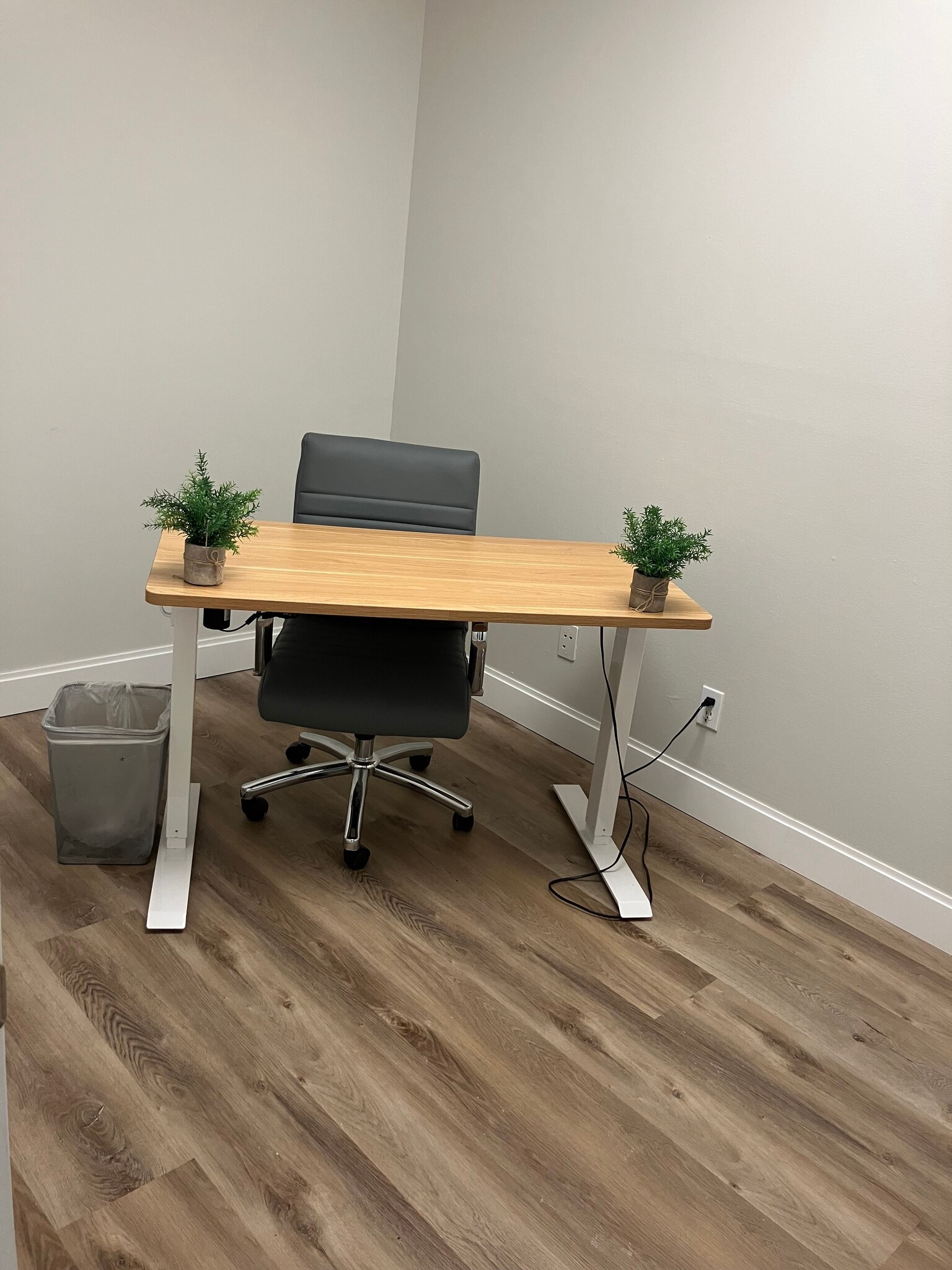 1980 N Atlantic Ave, Cocoa Beach, FL for lease Interior Photo- Image 1 of 4