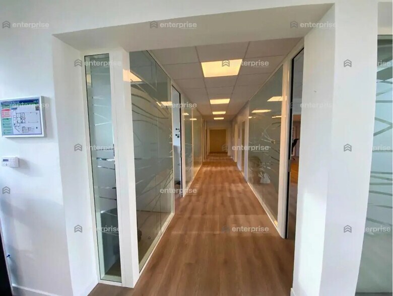 Flex in SAINT-MAXIMIN for sale - Interior Photo - Image 2 of 4