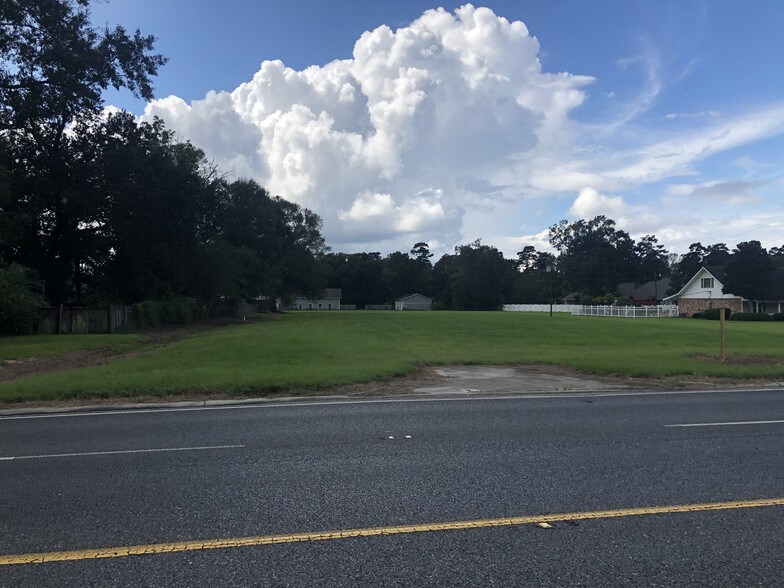 8436 Vincent Rd, Denham Springs, LA 70726