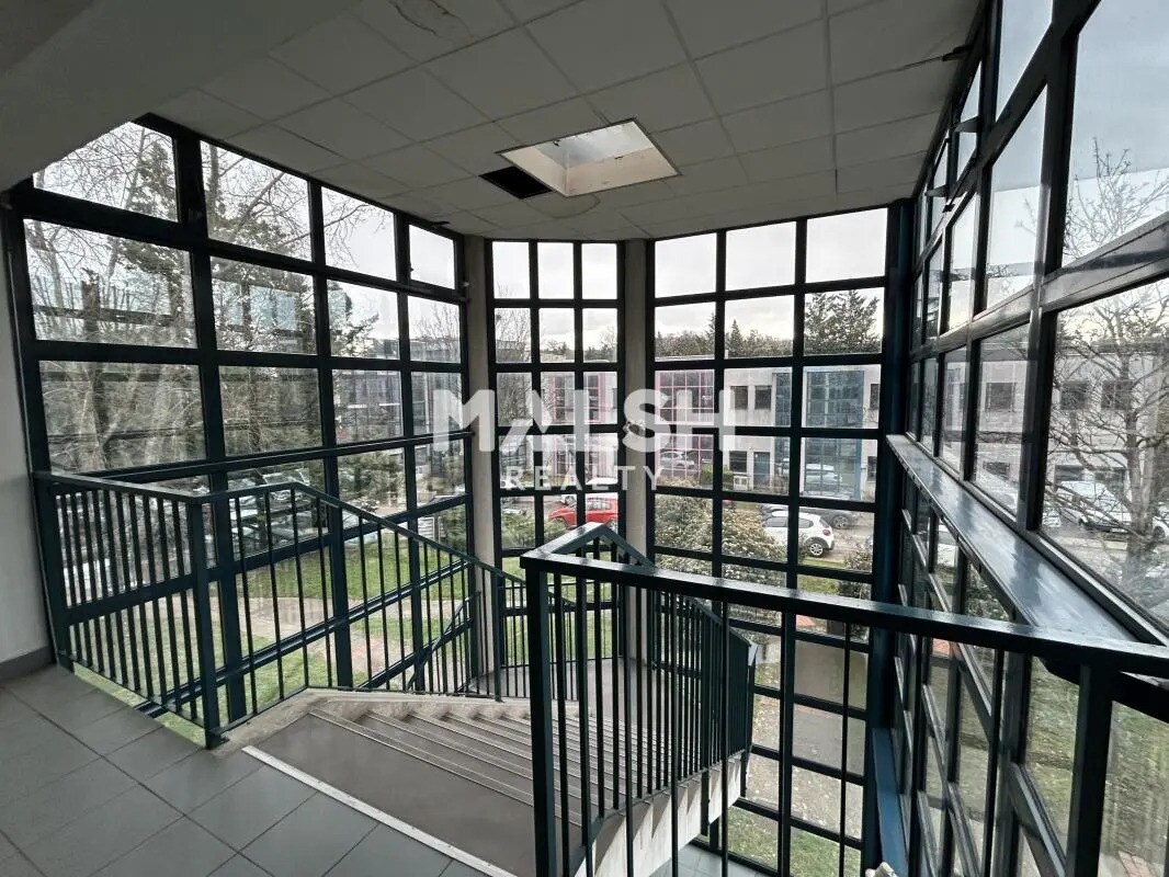 Office in Saint-Genis-Laval for sale Lobby- Image 1 of 9