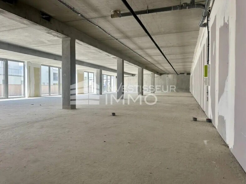 Office in Avon for lease - Building Photo - Image 3 of 15