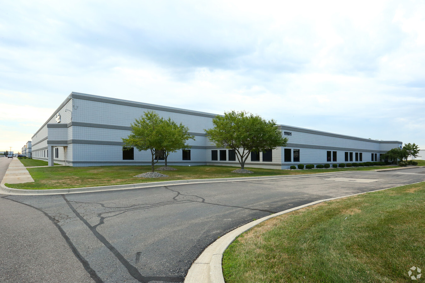 11101 Metro Airport Center Dr, Romulus, MI 48174 - Industrial for Lease ...