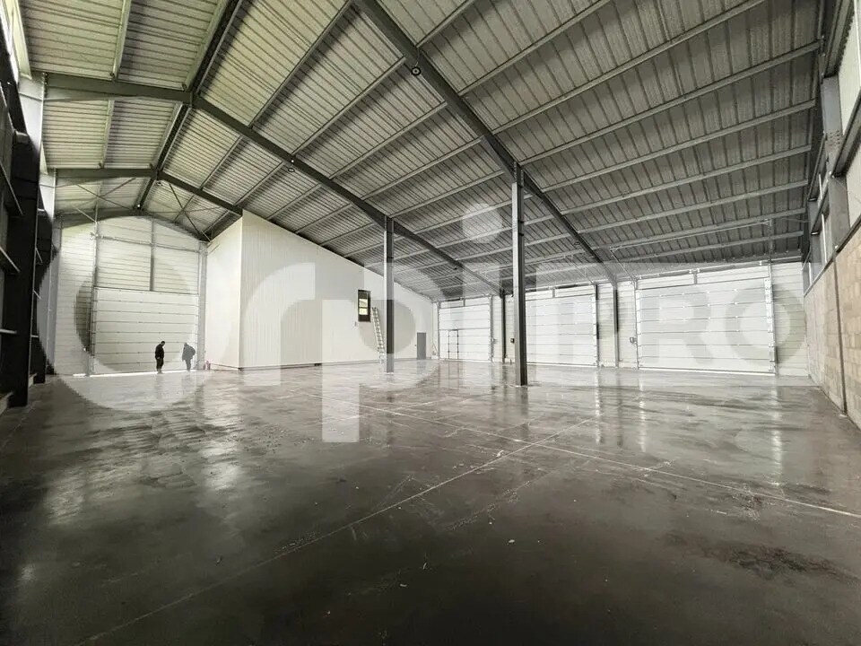 Flex in Nassigny for lease Interior Photo- Image 1 of 9