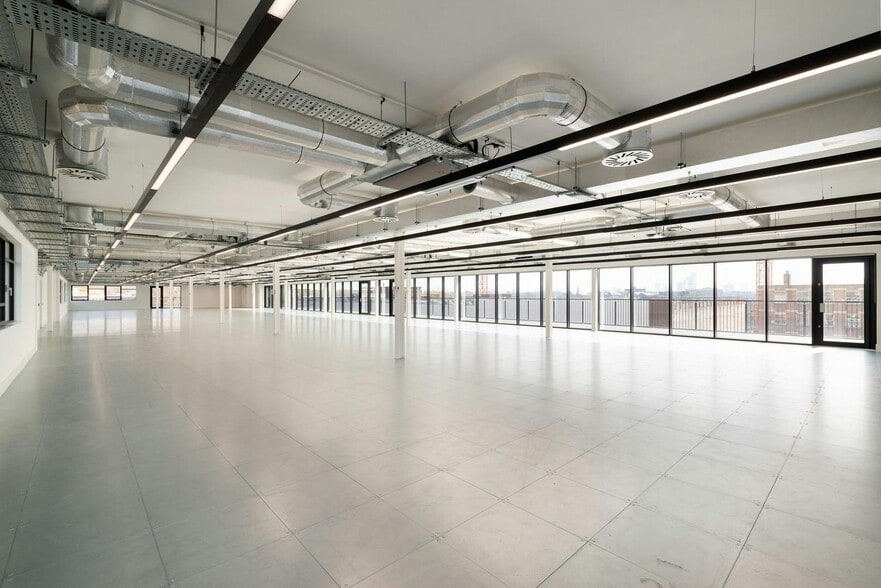 100 Brewery Rd, London for lease - Building Photo - Image 3 of 16