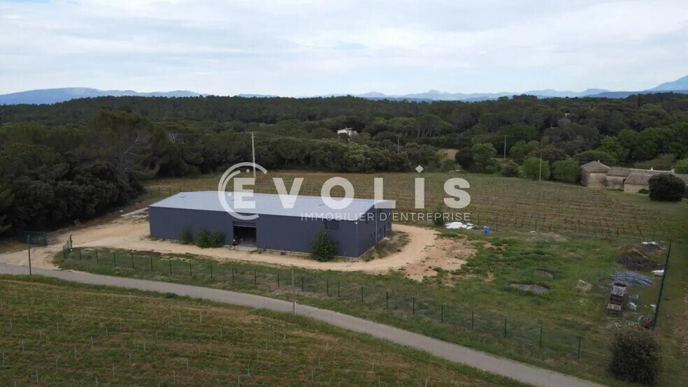 Flex in Suze-la-Rousse for sale - Building Photo - Image 2 of 7