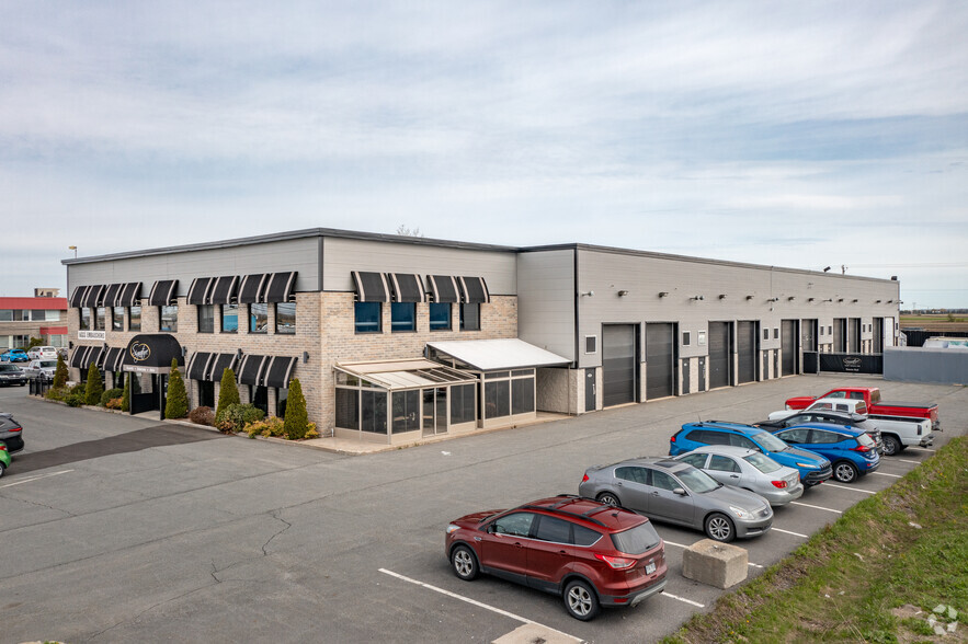 1015 Boul Lionel-Boulet, Varennes, QC for lease - Primary Photo - Image 1 of 2