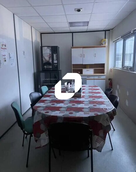 Office in Bordeaux for lease - Interior Photo - Image 2 of 6