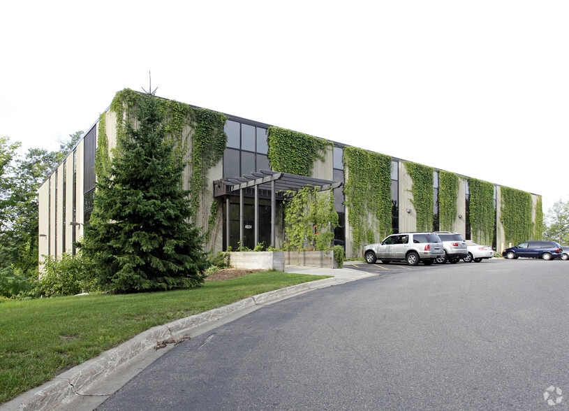 4024 Peavey Rd, Chaska, MN for lease - Building Photo - Image 1 of 9