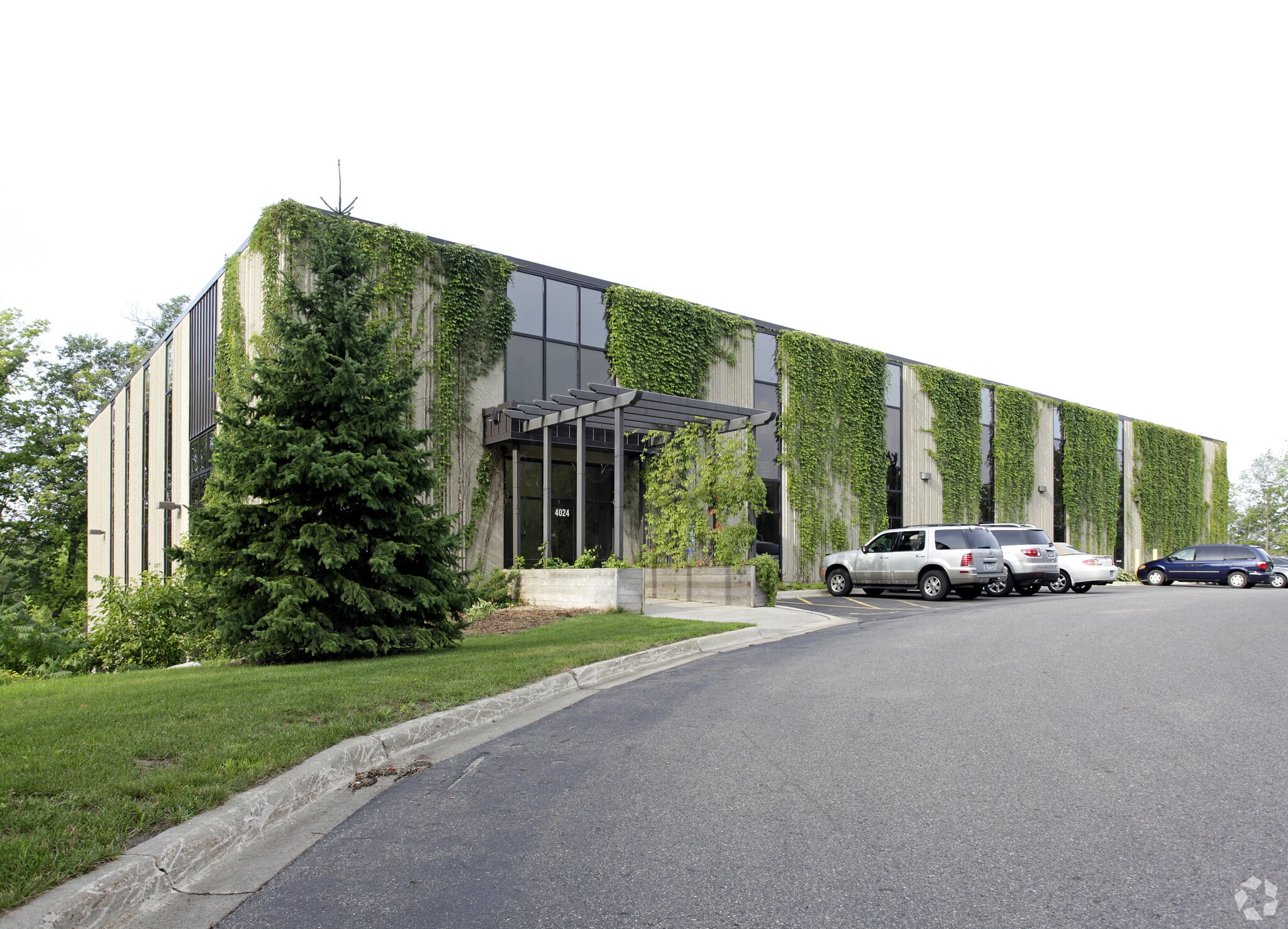 4024 Peavey Rd, Chaska, MN for lease Building Photo- Image 1 of 10