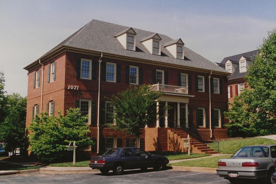 1070 Cambridge Sq, Alpharetta, GA 30009