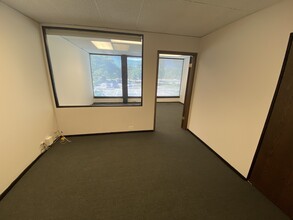 540-550 W Frontage Rd, Northfield, IL for lease Interior Photo- Image 2 of 2