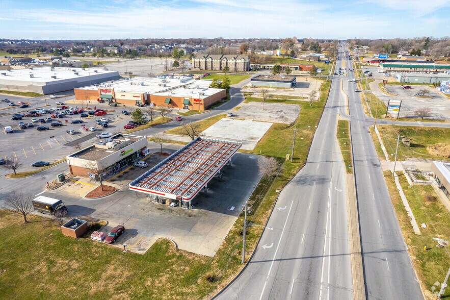1113 E Army Post Rd, Des Moines, IA for sale - Aerial - Image 3 of 3