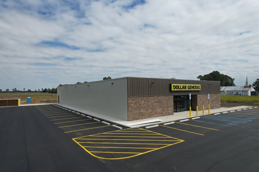 222 Trade, Calypso, NC 28325