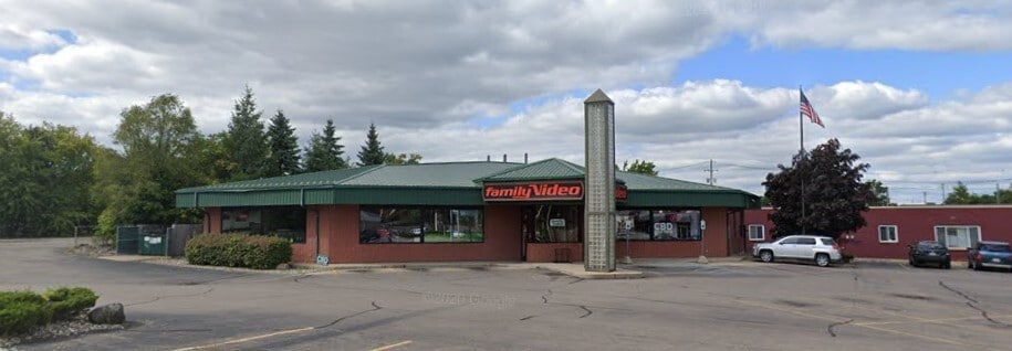 2524 S Cedar St, Lansing, MI for lease - Building Photo - Image 2 of 6