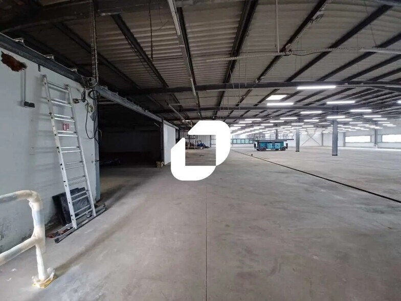 Office in Lormont for lease - Building Photo - Image 3 of 10