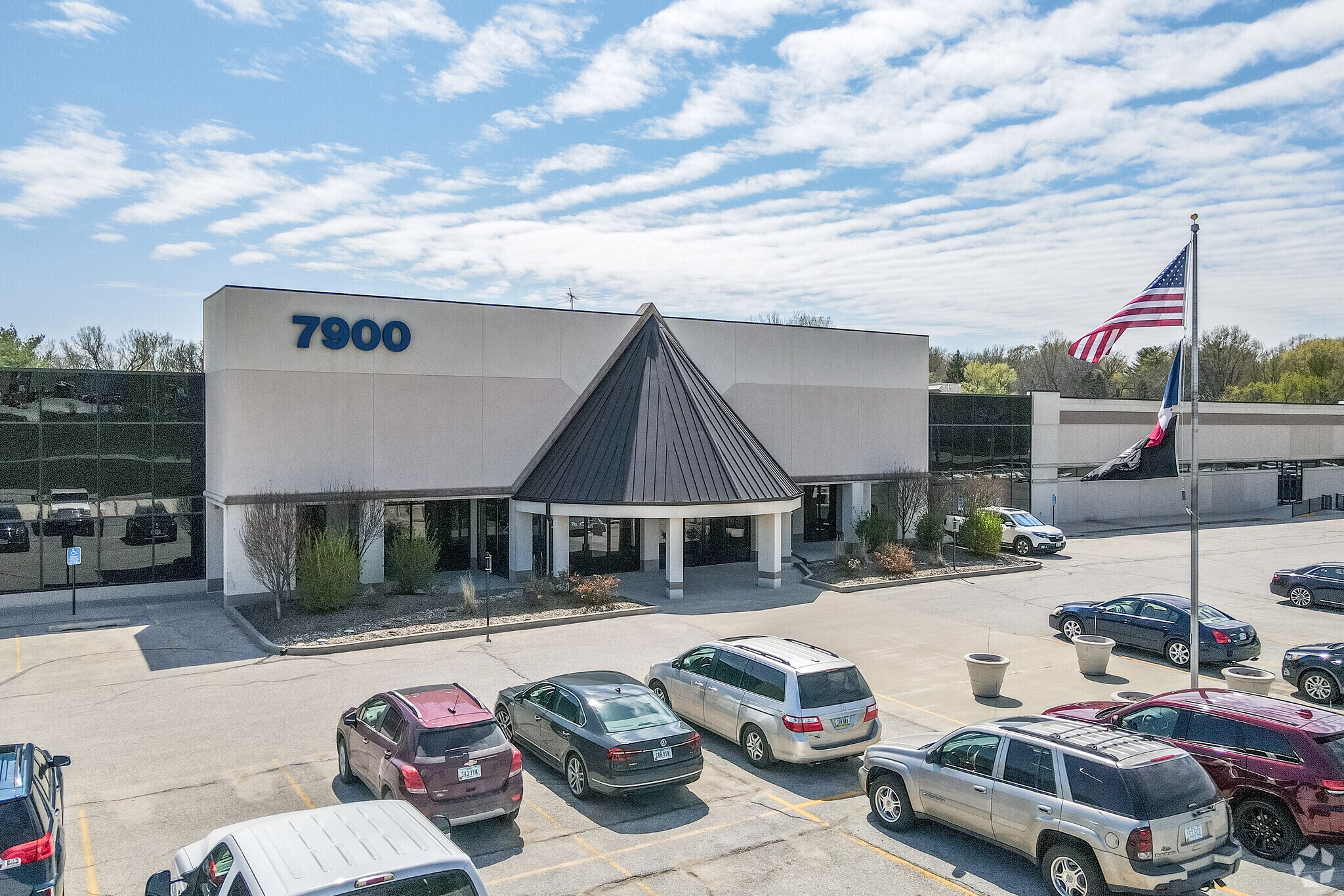 7900 Hickman Rd, Windsor Heights, IA 50324 Office for Lease