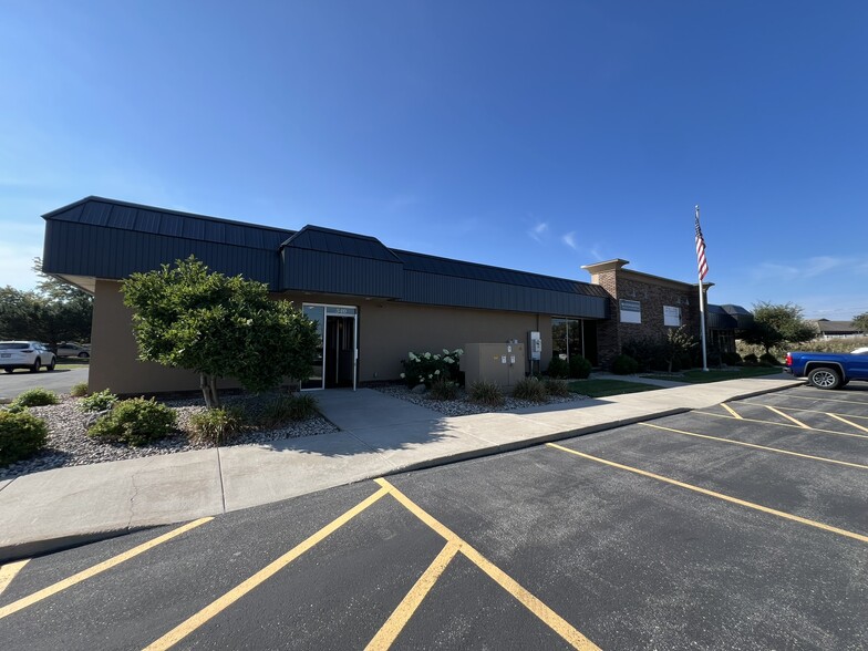 518-540 S Westland Dr, Appleton, WI for lease - Building Photo - Image 1 of 11