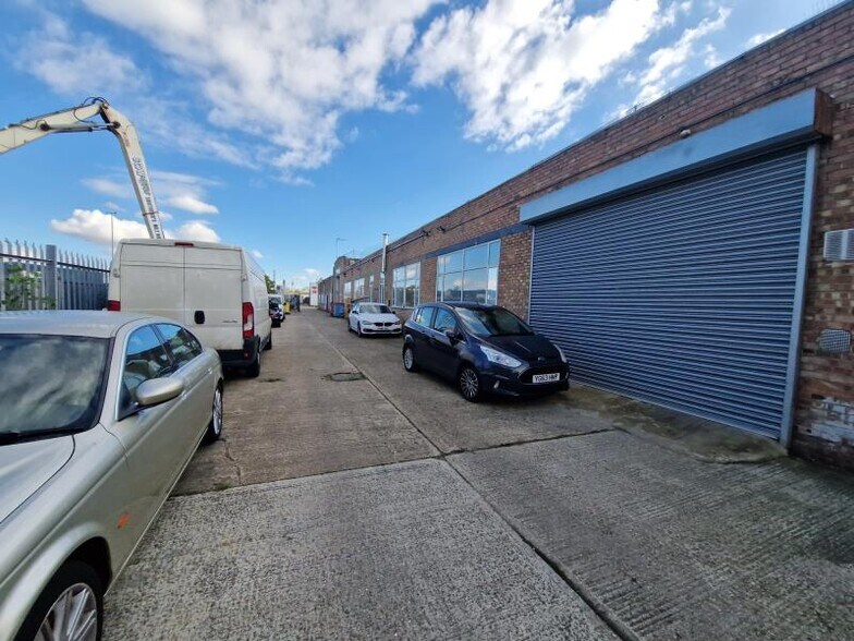 23 Towerfield Rd, Southend On Sea for lease - Building Photo - Image 3 of 6