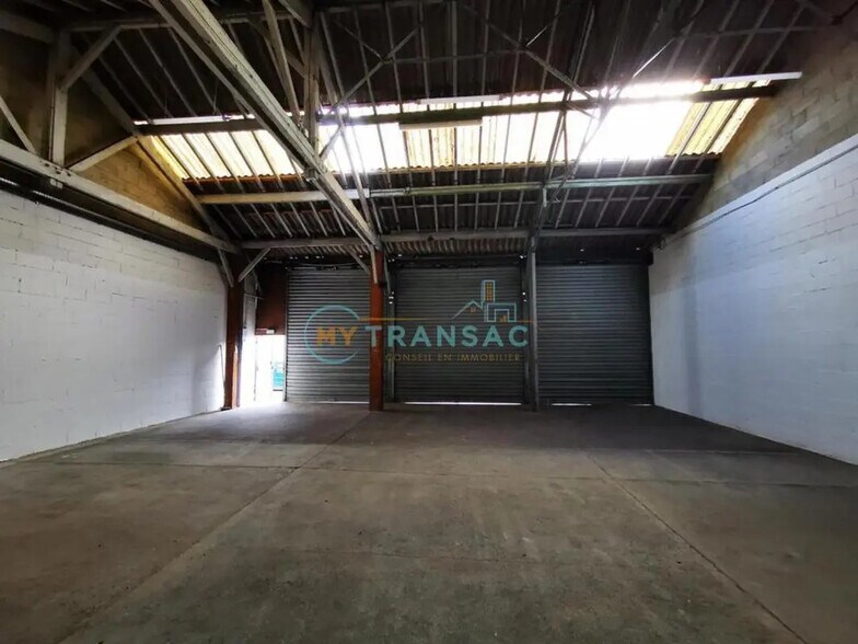 Flex in Villeneuve-Saint-Georges for lease - Interior Photo - Image 3 of 12