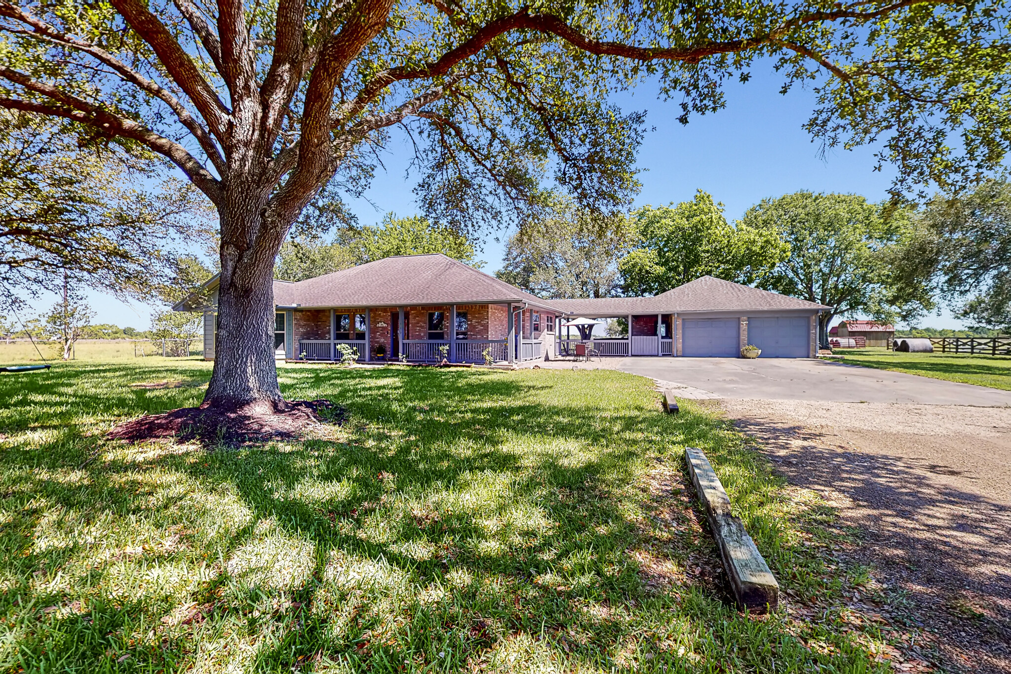 611 County Road 18, Damon, TX for sale Building Photo- Image 1 of 1