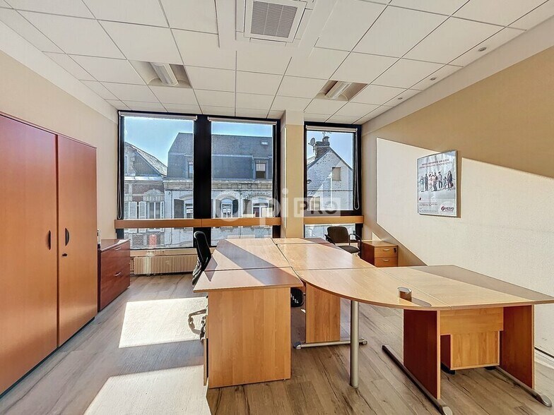 Office in Saint-Quentin for lease - Interior Photo - Image 1 of 6